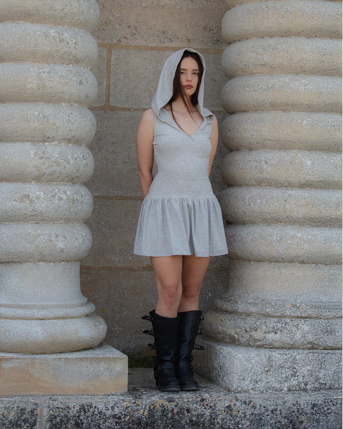 Vagabonde - Robe courte à capuche