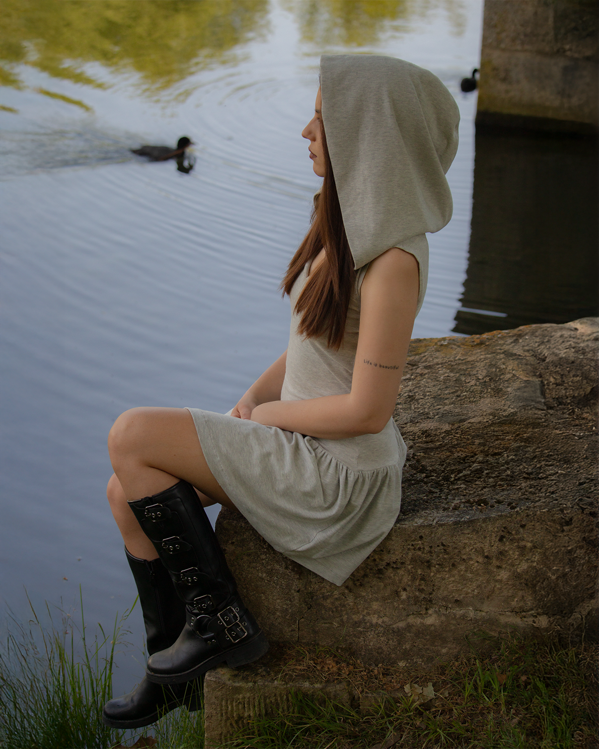 Vagabonde - Robe courte à capuche